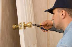Grab a Locksmith Without Having to Commit: Benefits of Online locksmith post thumbnail image