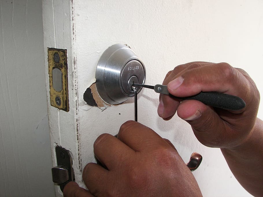 Forms of Locksmiths Services that you can Know In accordance with Your Expections post thumbnail image