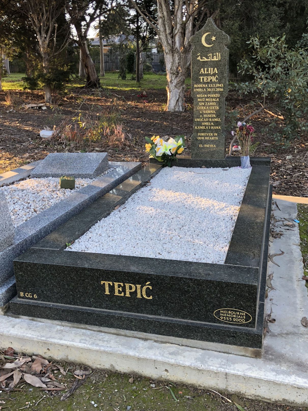 A stone mason Melbourne is a sculptor, erects a monument in memory of his memory post thumbnail image