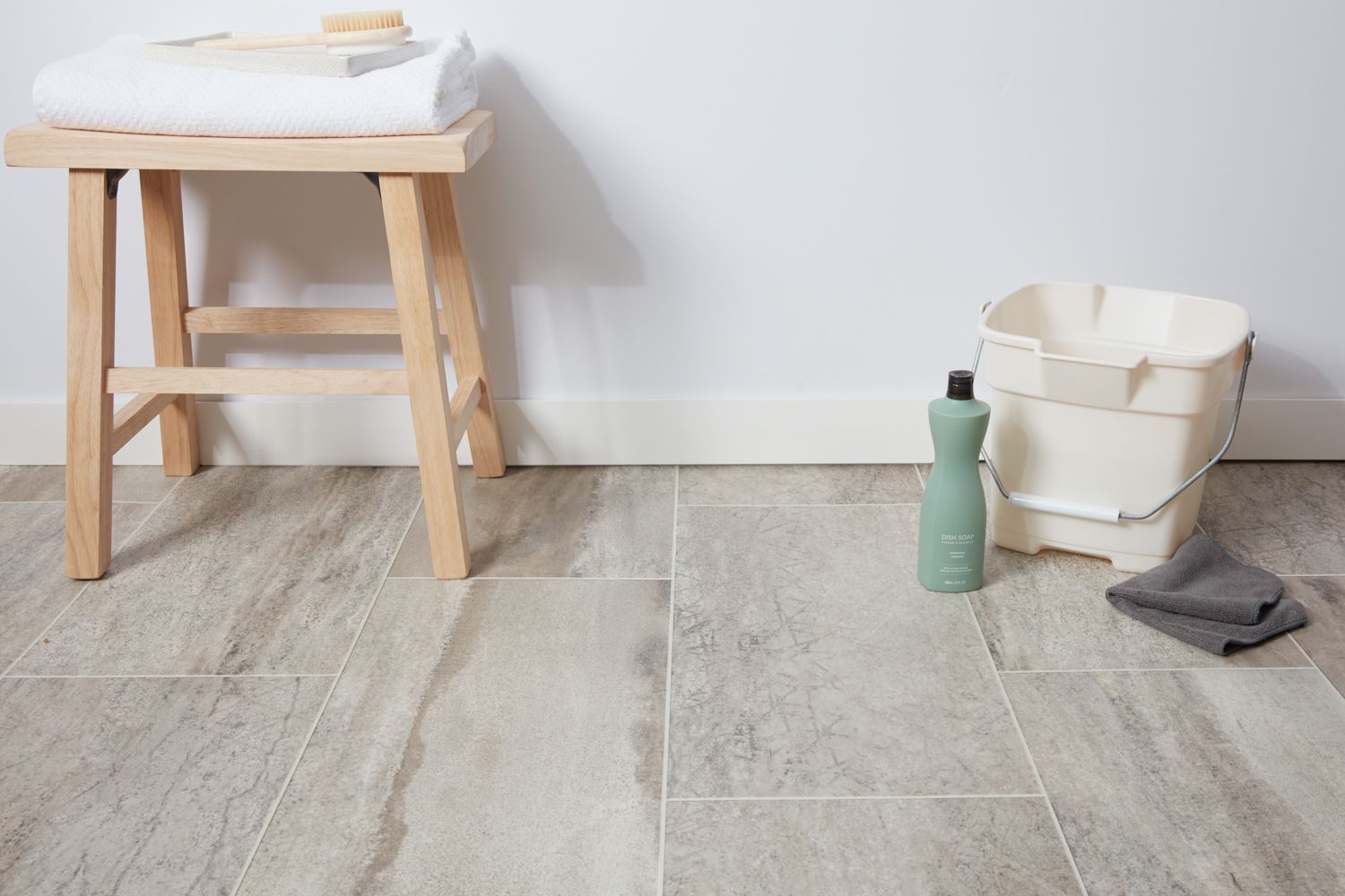 What is the difference between vinyl and ceramic tiles? post thumbnail image