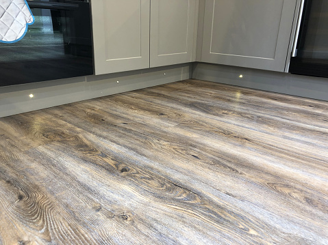 Few Tips for Choosing a Vinyl Flooring Company: What to Look For post thumbnail image